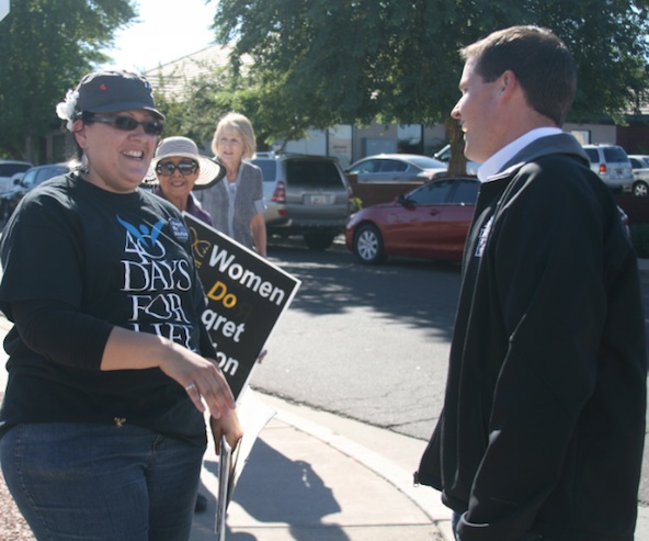 Monica Jordan, director of Glendale's 40 Days for Life vigil site, meets Shawn Carney, co-founder of the movement in this 2011 file photo. (Ambria Hammel/CATHOLIC SUN)