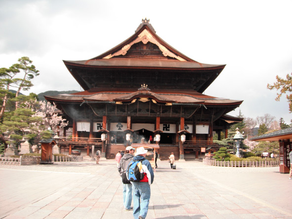 Dr. James Asher is blogging from his trip to Japan. 