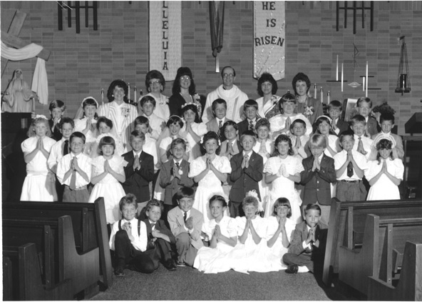 Fr. Olmsted with First Communicants. (Courtesy Olmsted family)