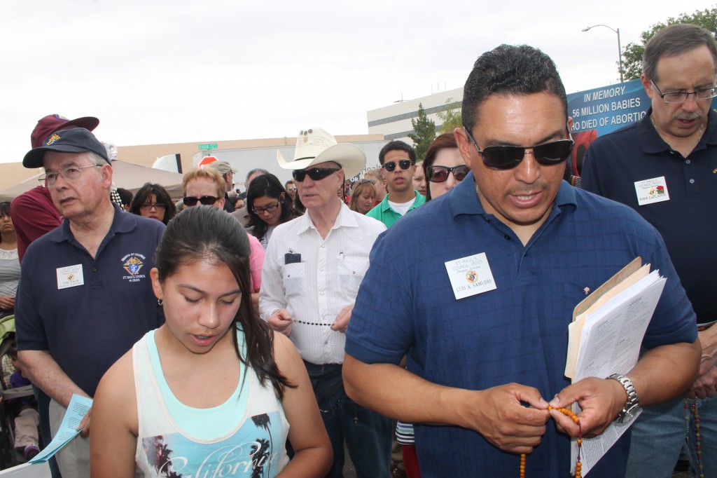Catholics from all over the Valley gathered at a Glendale Planned Parenthood Good Friday to pray for the unborn, their mothers and clinic workers. 