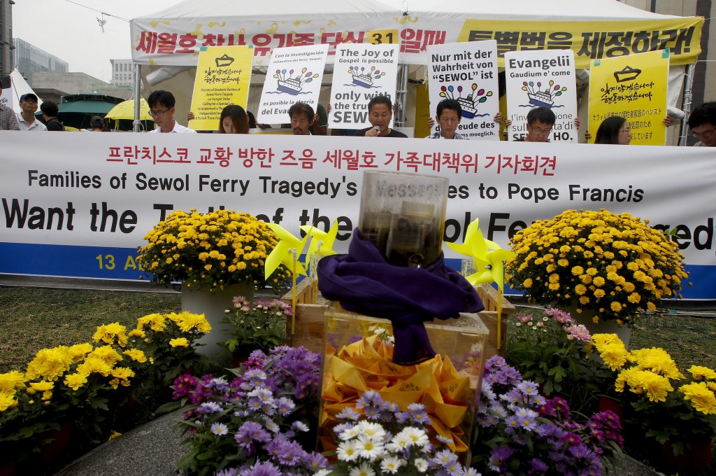 Family members of the 304 South Korean ferry victims send Pope Francis a message from Seoul, South Korea, Aug. 13. The pope is scheduled to be in the country for a five-day Asian Youth Day event. (CNS photo/Kim Chul-Soo, EPA)