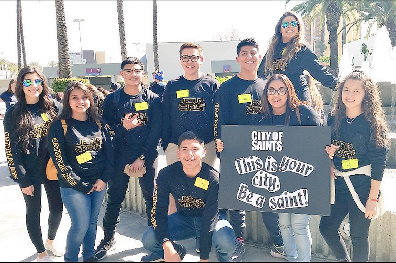 Youth from St. John Vianney in Goodyear hit the ground running with friendly evangelization efforts during the Los Angeles Religious Education Congress March 12. (photo from @_SJVYM)
