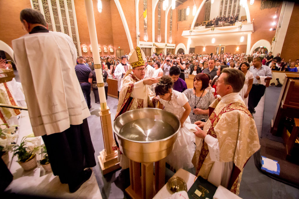 Easter Vigil April 4 at Ss. Simon and Jude Cathedral in Phoenix. (Billy Hardiman/CATHOLIC SUN)