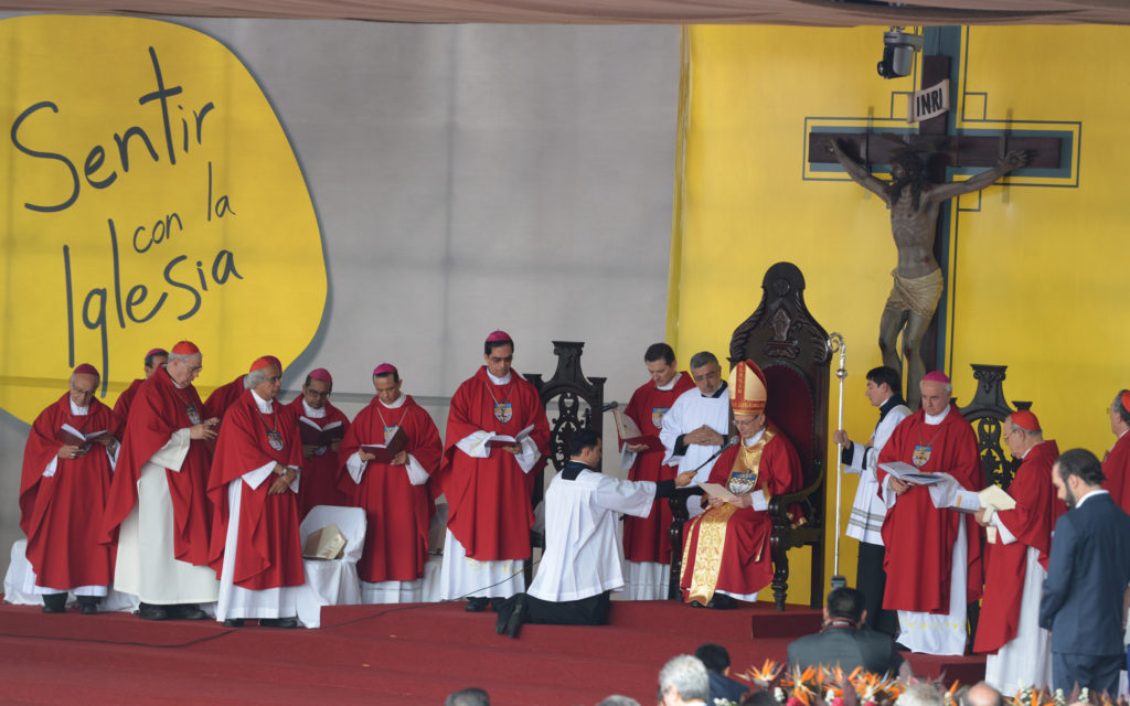 Bishops concelebrate the beatification Mass of Archbishop Oscar Romero in San Salvador May 23. (CNS photo/Lissette Lemus) 