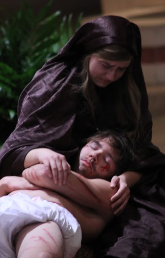 Youth actors portray the thirtheent Station of the Cross at St. Jerome Parish in this 2014 file photo (Catholic Sun file photo)