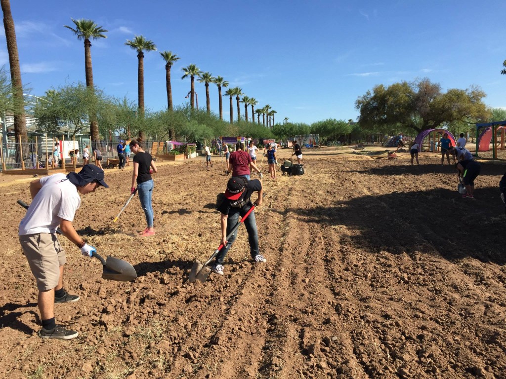 Students at the University of Mary Summer Institute received formation on integral human development and served alongside Catholic Charities to prepare a field which will provide food to over 50 homeless veterans. (Courtesy of University of Mary – Tempe)