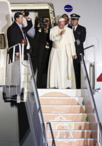 Pope Francis waves from the steps as he boards an American Airlines jetliner at Philadelphia International Airport Sept. 27 for his return to Rome following a six-day apostolic visit to the U.S. (CNS photo/Gregory A. Shemitz)