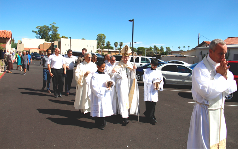 Fr. Thomas Bennett, pastor of Queen of Peace, leads a blessing procession from the church through new parish offices and to the largely renovated school Sept. 19. (Ambria Hammel/CATHOLIC SUN)