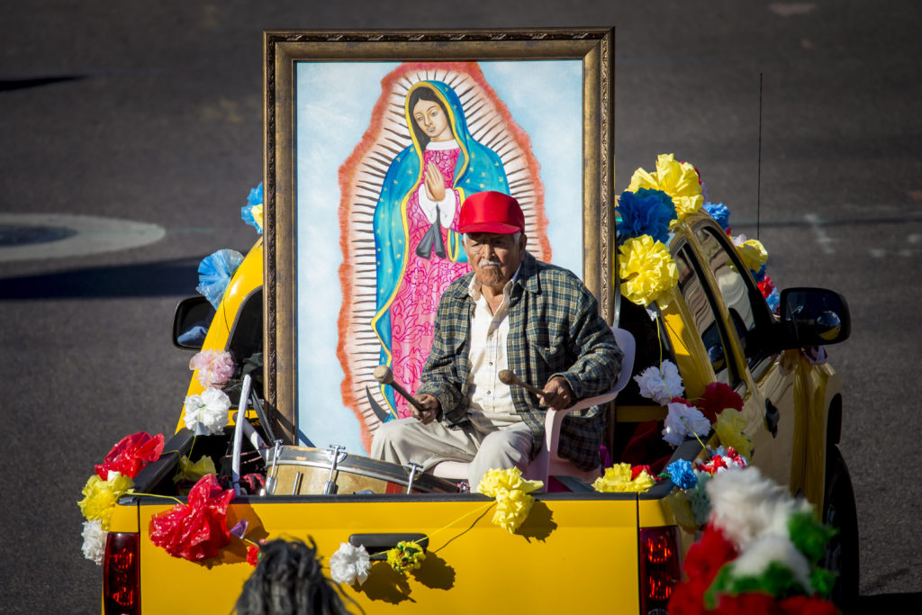Lusianito Gutiérrez toca el tambor en la procesión de ‘Honra tu Madre’ — un celebración diocesana para Nuestra Señora de Guadalupe. (Billy Hardiman/CATHOLIC SUN)