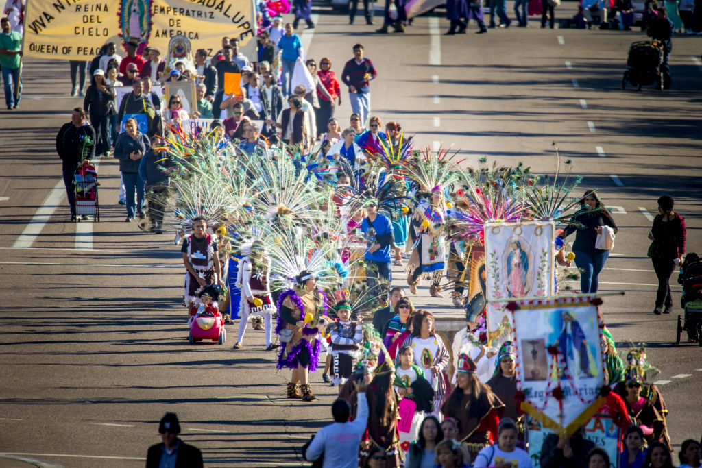 Miles de los fieles participaron en la celebración de “Honra Tu Madre” el 5 de diciembre. (Billy Hardiman/CATHOLIC SUN)