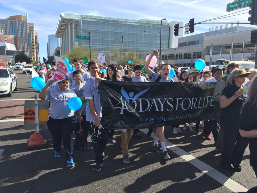 Youth carry a 40 Days for Life banner during the AZ Life Rally Jan. 22 in Phoenix. (Tony Gutierrez/CATHOLIC SUN)