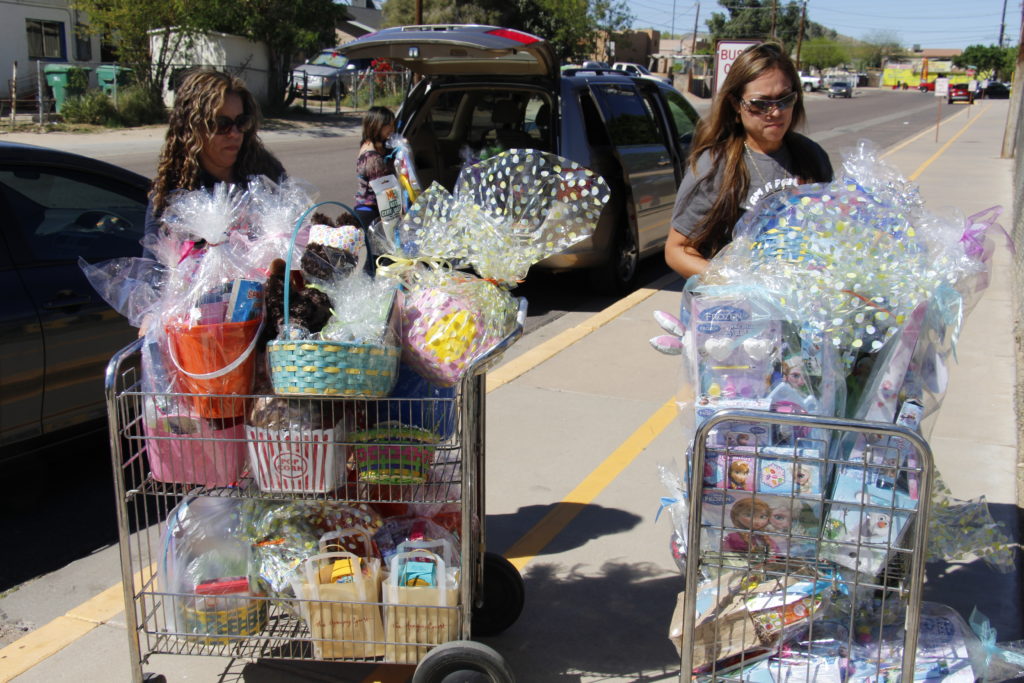 Moms from Frank Elementary help unload 130 Easter gift baskets March 23. (Ambria Hammel/CATHOLIC SUN)