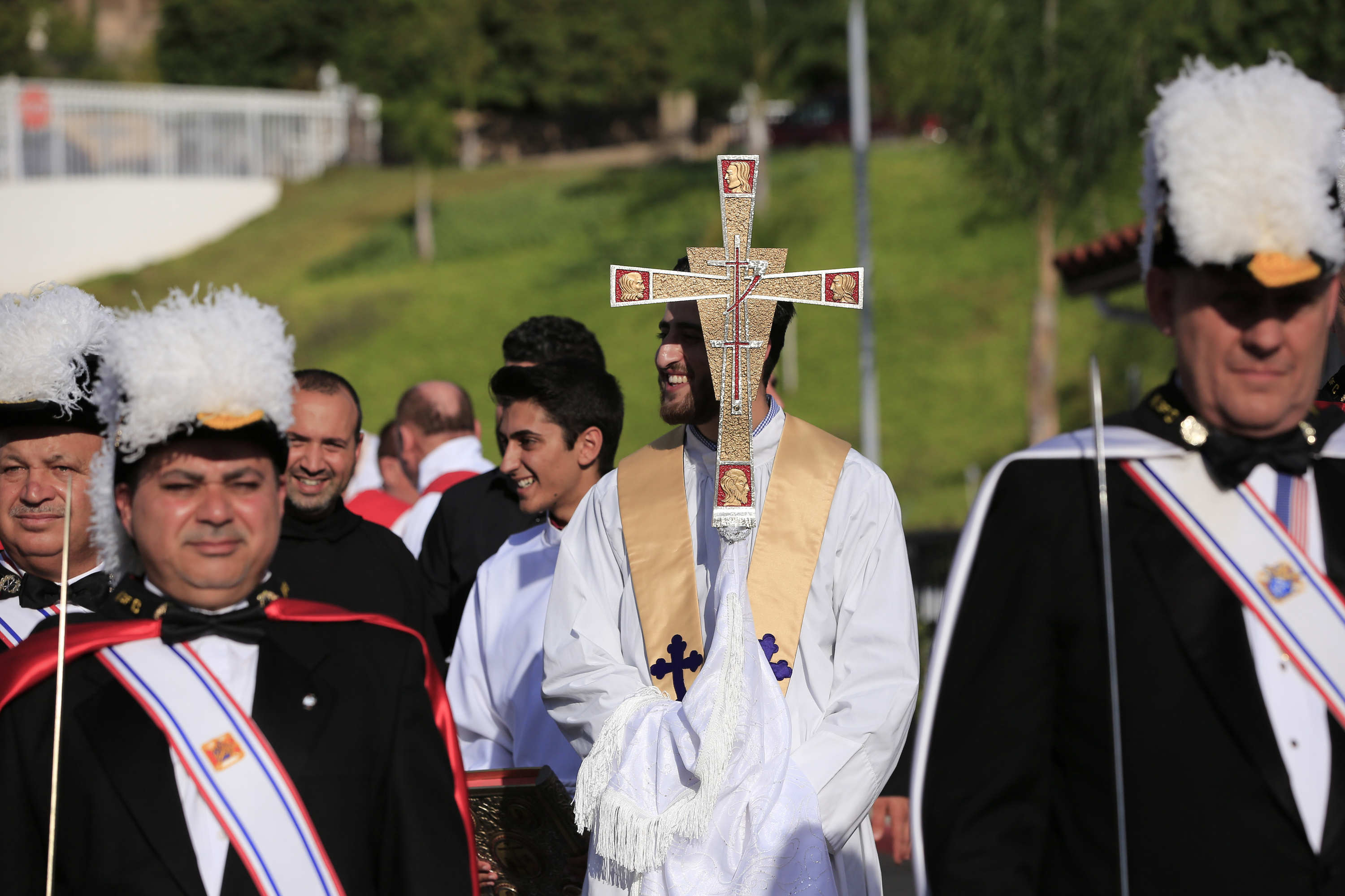 Miembros de los Caballeros de Colón participan en un procesión en la Catedral Caldea San Pedro en El Cajon, Calif., en el agosto de 2015. (Nancy Wiechec/CNS)