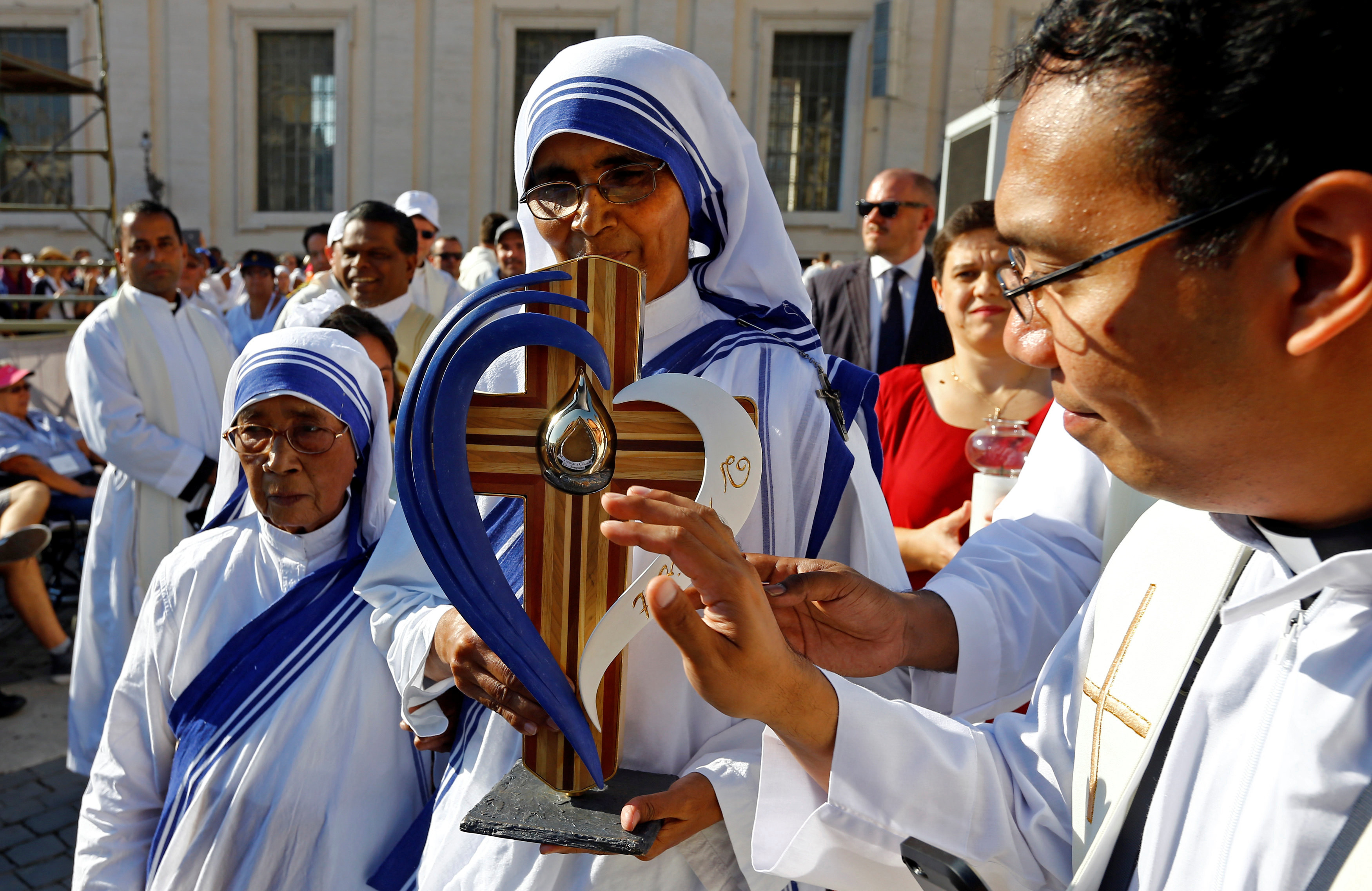 A Missionaries of Charity nun carries a relic of St. Teresa of Kolkata before Pope Francis celebrates her canonization Mass in St. Peter's Square at the Vatican Sept. 4. (CNS photo/Stefano Rellandini, Reuters)