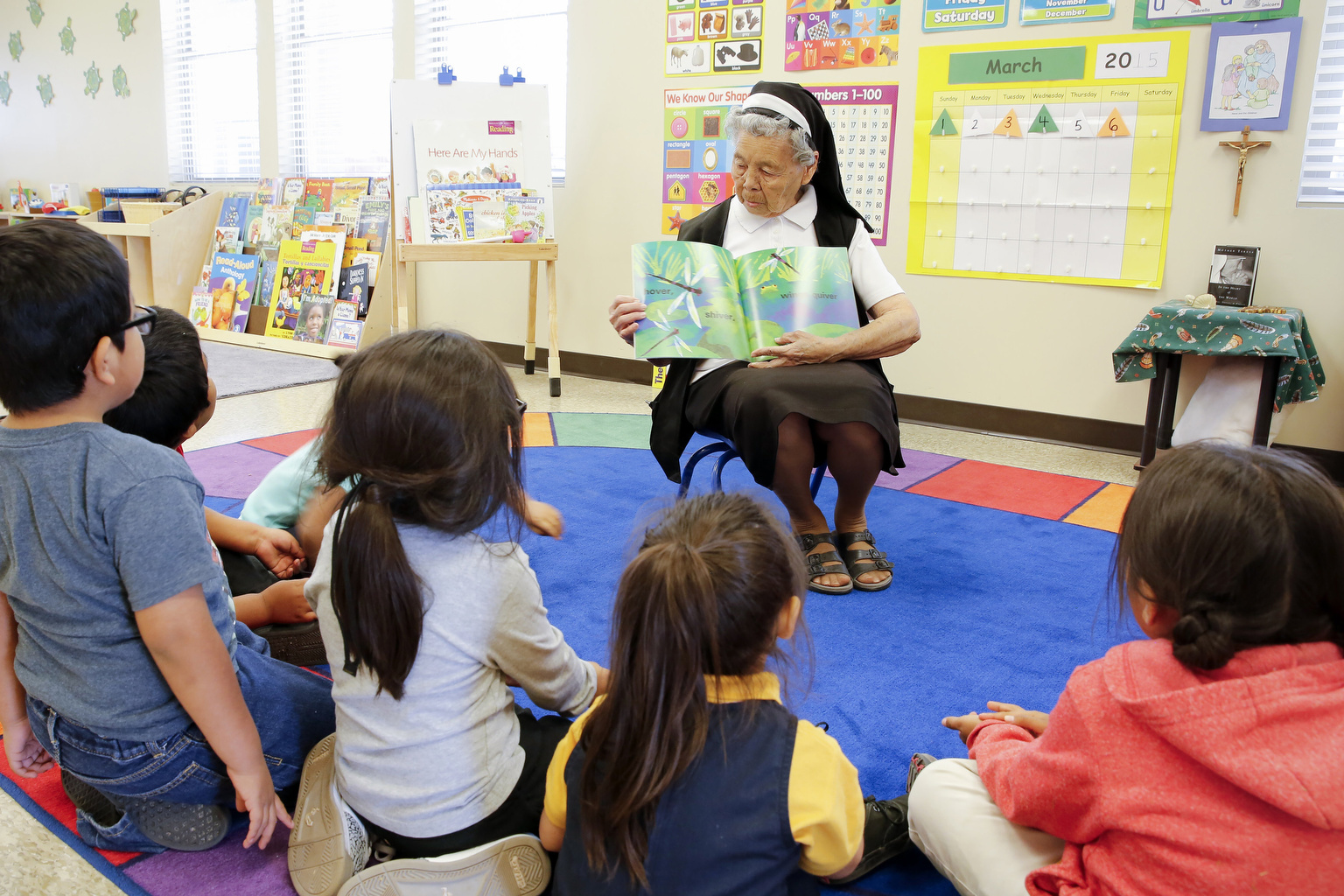 Sr. Thereselle Arruda reads to preschoolers at St. Peter Indian Mission School in Bapchule, Ariz. The Franciscan Sisters of Christian Charity have served the Gila River Indian Community since 1935. (CNS photo/Nancy Wiechec)