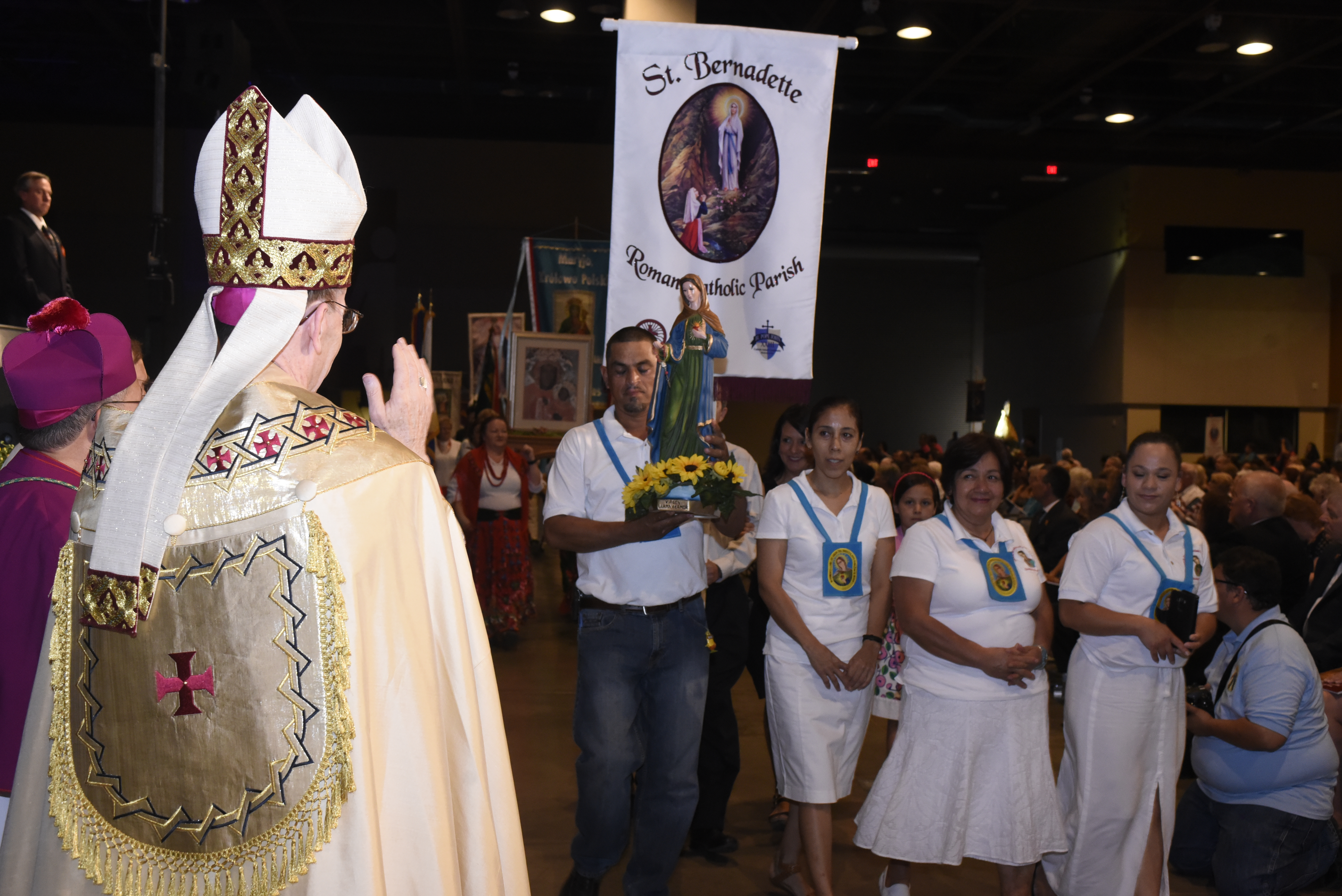 Bishop Thomas J. Olmsted blesses a parish group from St. Bernadette Parish in Scottsdale during the Arizona Rosary Celebration Oct. 23. (Photo courtesy of Catholic Media Ministry)