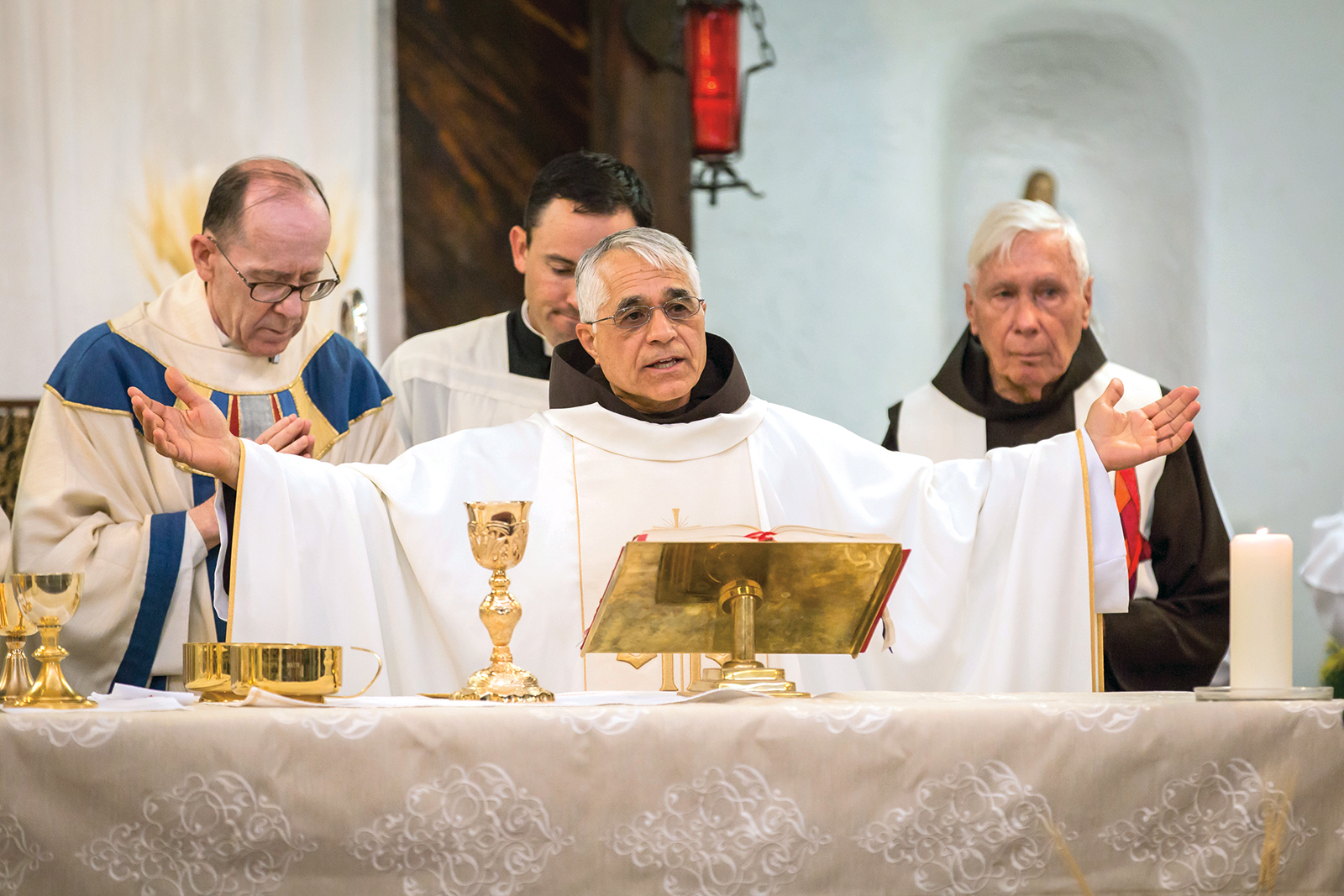 Fr. Louis Khoury prays over the gifts during his ordination Mass, consecrating the Body and Blood for the first time. (Billy Hardiman/CATHOLIC SUN)