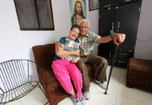 ELDERLY COUPLE COLOMBIA POPE FRANCIS BOOK