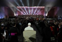 Come all ye faithful: Christmas carols sing of God’s love, pope says